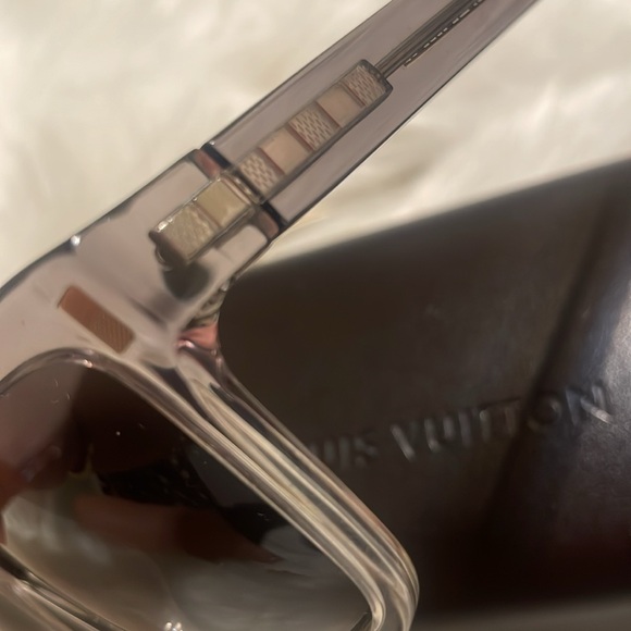 Louis Vuitton Sunglasses - Picture 4 of 10